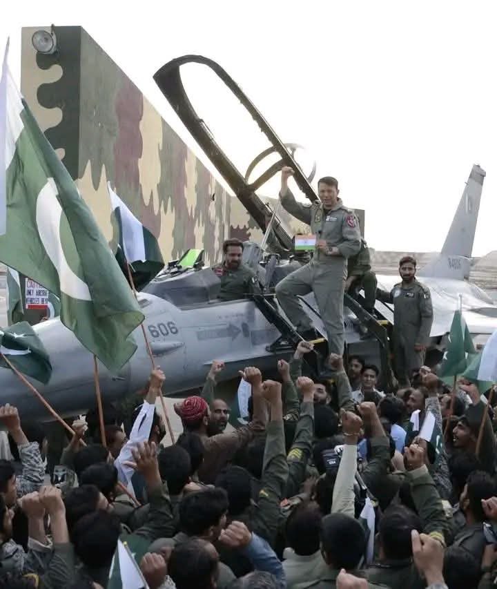 ہیروز واپس اگئے ہیں انڈیا میں ناشتہ کر کے 
اگلی وار شدید زوردار 
انشااللہ
#IndiaPakistanWar