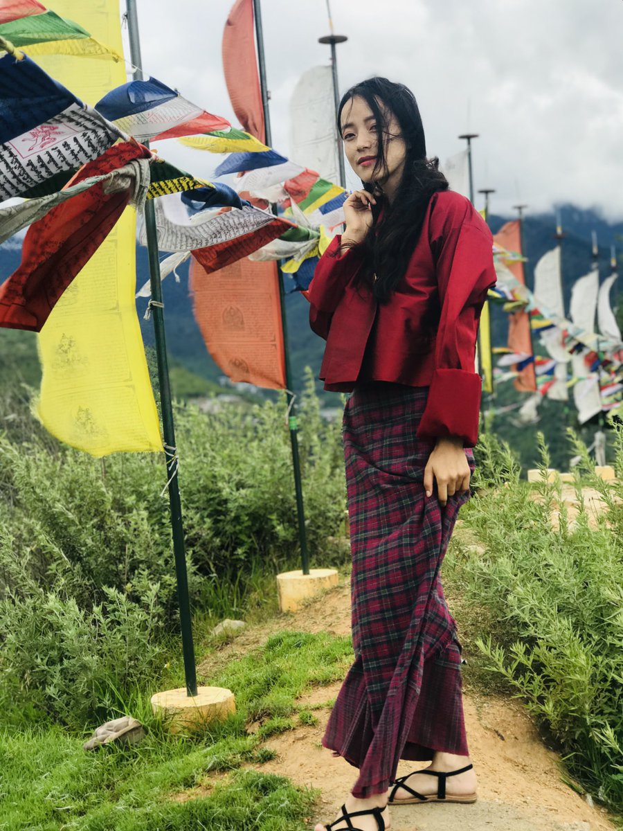 You don’t realize how beautiful your country is unless you dwell in the desert quenching for nature. 
#bhutan #thimphu_happiness 
#love
#nature