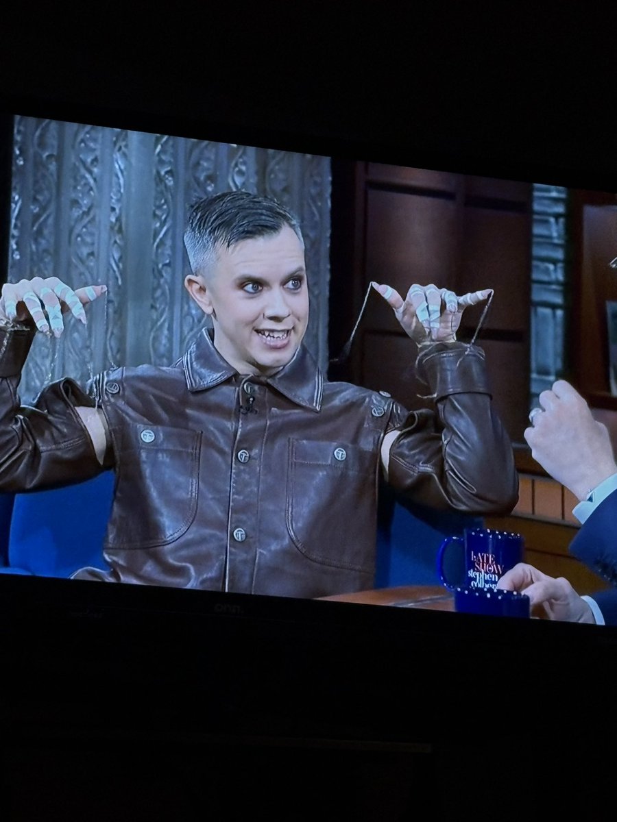 YPlayFoggo's tweet image. What the fuck is this on the late show tonight???
FFS!!
Ya’ll just let anyone on tv fur comedy don’t you