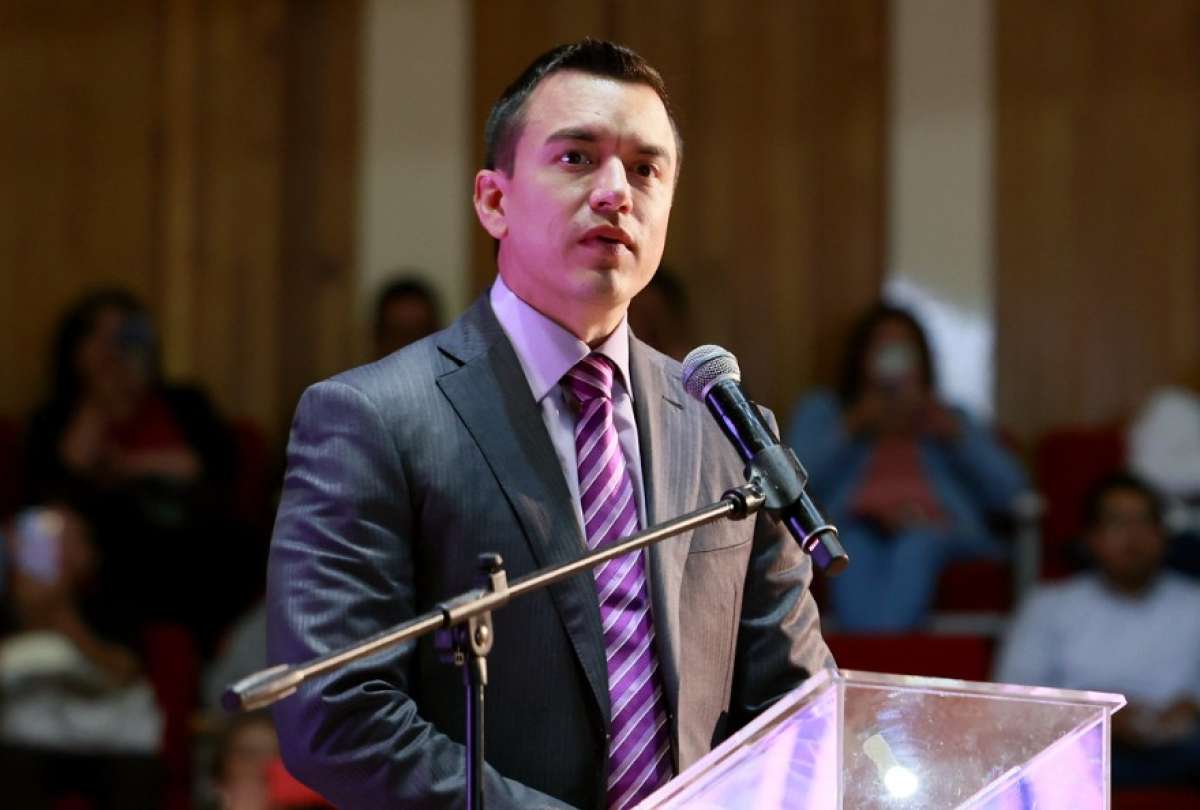 ElDatoEcua's tweet photo. #Urgente “Encontraremos a los responsables y los acabaremos”, manifestó el presidente Daniel Noboa, en relación al asesinato de los 11 militares durante un ataque armado registrado en el sector Alto Punino, en Orellana. https://t.co/SmIXsjP3GF