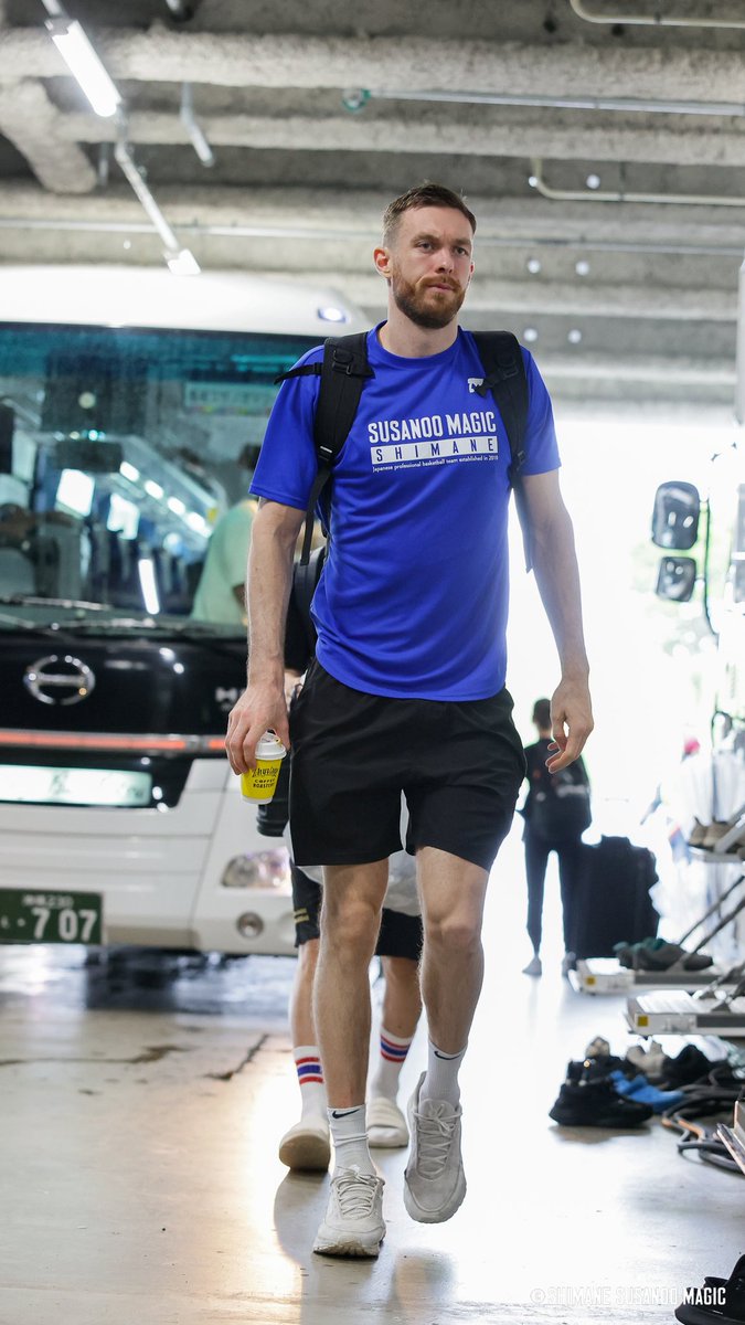 susanoo_m's tweet image. ◤◢◤CS QF 琉球戦 GAME2  ◢◤◢

会場入り🔥

📅5/10(土)15:05 TIP OFF
🆚 #琉球ゴールデンキングス
📍沖縄サントリーアリーナ

📡バスケットLIVEの登録はこちら
stn.mb.softbank.jp/R2J2F
📡バスケットLIVEの視聴はこちら
basketball.mb.softbank.jp/lives/503890/?…

━━━━━━━━━━━━━━━━━━━━…