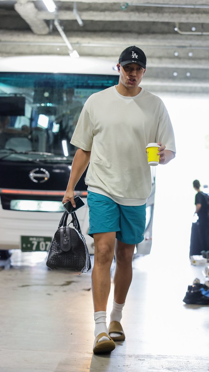 susanoo_m's tweet image. ◤◢◤CS QF 琉球戦 GAME2  ◢◤◢

会場入り🔥

📅5/10(土)15:05 TIP OFF
🆚 #琉球ゴールデンキングス
📍沖縄サントリーアリーナ

📡バスケットLIVEの登録はこちら
stn.mb.softbank.jp/R2J2F
📡バスケットLIVEの視聴はこちら
basketball.mb.softbank.jp/lives/503890/?…

━━━━━━━━━━━━━━━━━━━━…