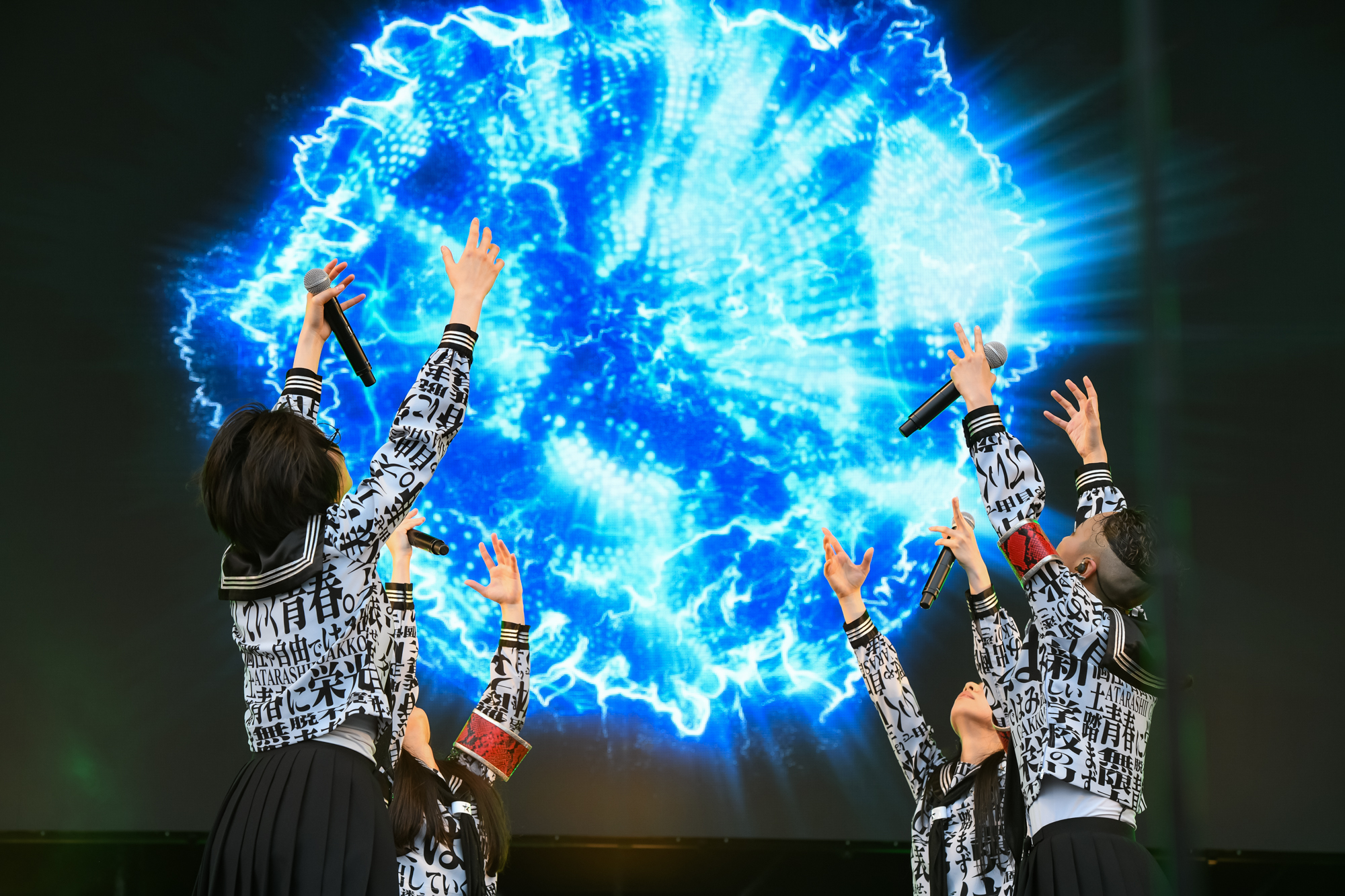 新しい学校のリーダーズサイン入りTシャツ　METROCK 2025 ⋱🎪グッズ情報➂🎪⋰ 👾モンスターTシャツ 価格：¥3,800(税込