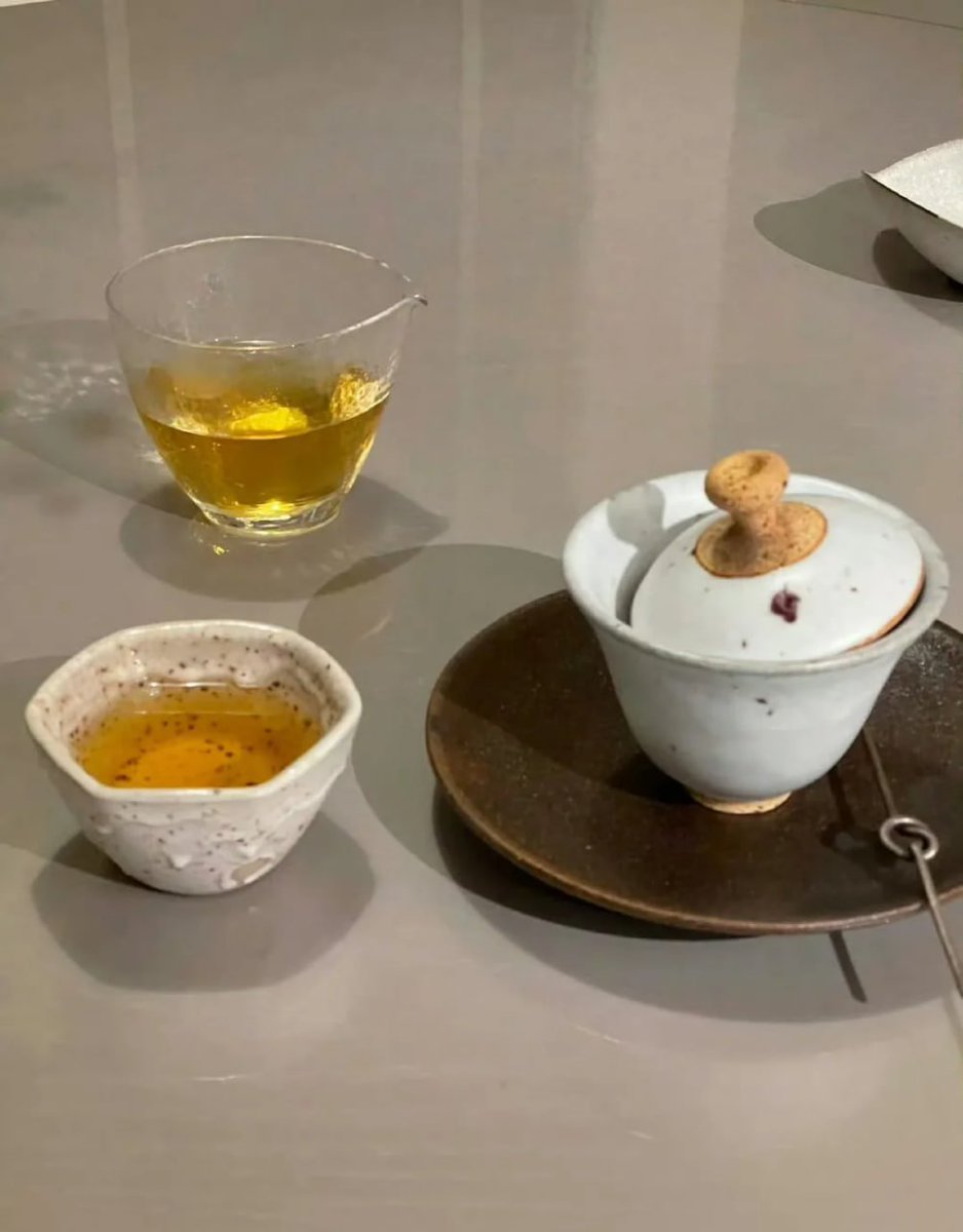 ゆっくりした午後のティータイム☕️🍵。心を込めてお茶を淹れ、香りと味を楽しみながら静かなひとときを✨