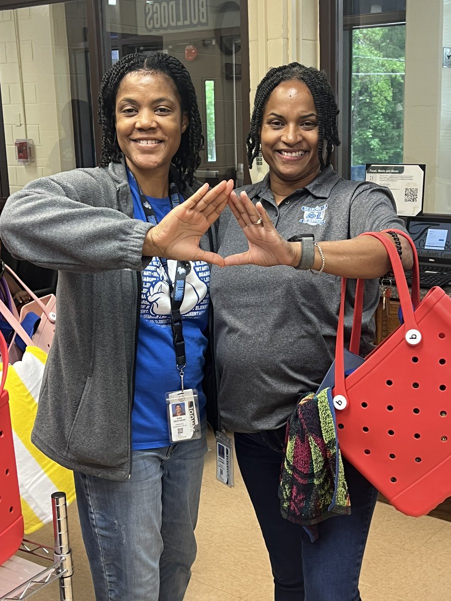 Dirtcheapteach (@dirtcheapteach) on Twitter photo The Teachers <a href="/SeabornLeeES/">SeabornLeeElementary</a> feel appreciated. Thank you to all stakeholders who came together to make this week’s appreciation events happen. #Administrators #Parents #Partners. We love our new Beach Bags. Summer fun loading soon……….. The Teachers <a href="/SeabornLeeES/">SeabornLeeElementary</a> feel appreciated. Thank you to all stakeholders who came together to make this week’s appreciation events happen. #Administrators #Parents #Partners. We love our new Beach Bags. Summer fun loading soon………..