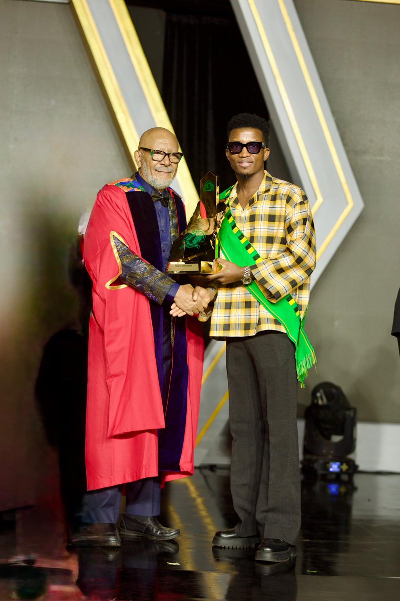 No bi small shoulder pad walkings and endless funny stories and commentaries we’re going to be subjected to 😝
Congratulations @kinaatagh  well deserved