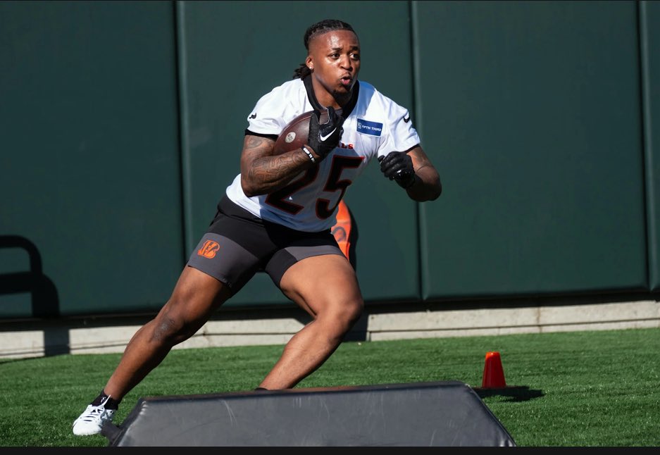 Maitland Rutledge (@maitland__r) on Twitter photo First look at former Red Raider Tahj Brooks in Cincinnati in rookie camp. 👆🏻 #WhoDey <a href="/just_tahj/">Tahj Brooks</a>
(📷 <a href="/Bengals/">Cincinnati Bengals</a>) First look at former Red Raider Tahj Brooks in Cincinnati in rookie camp. 👆🏻 #WhoDey <a href="/just_tahj/">Tahj Brooks</a>
(📷 <a href="/Bengals/">Cincinnati Bengals</a>)