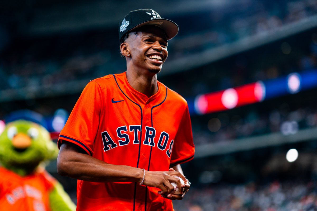 Houston Astros (@astros) on Twitter photo Happy to have Shaun Maswanganyi in the house tonight for the ceremonial first pitch!
#BuiltForThis x <a href="/UHCougarTF/">#HTownSpeedCity</a> Happy to have Shaun Maswanganyi in the house tonight for the ceremonial first pitch!
#BuiltForThis x <a href="/UHCougarTF/">#HTownSpeedCity</a>