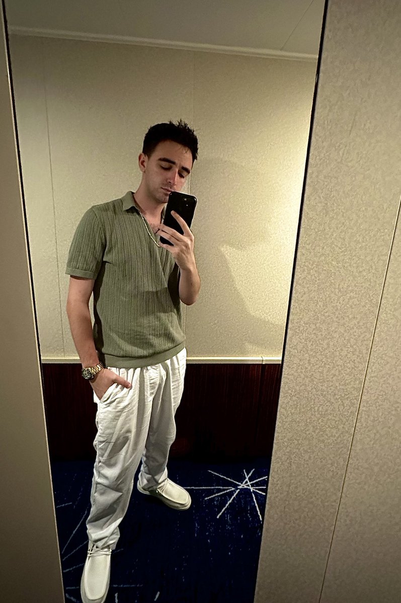 Boolin with dinner at 9:30 🥴🥴