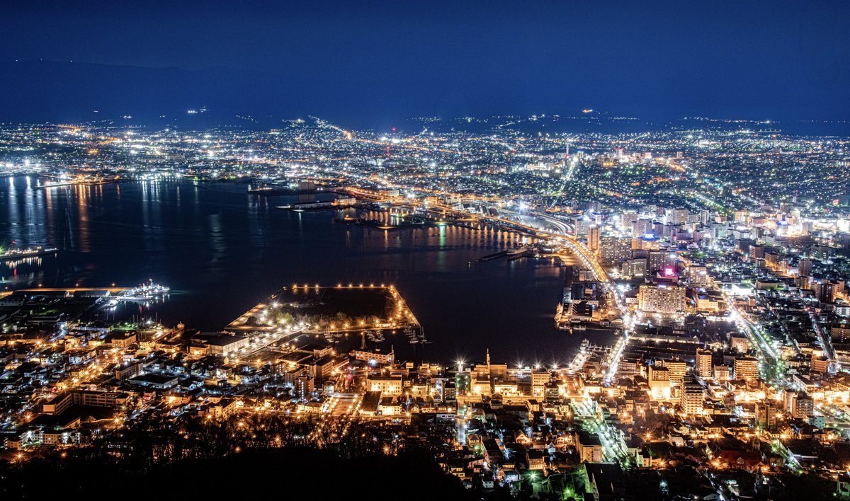 haskap1017's tweet photo. 函館山から見た夜景が宝石のような美しさでした https://t.co/ETpXMebCmX