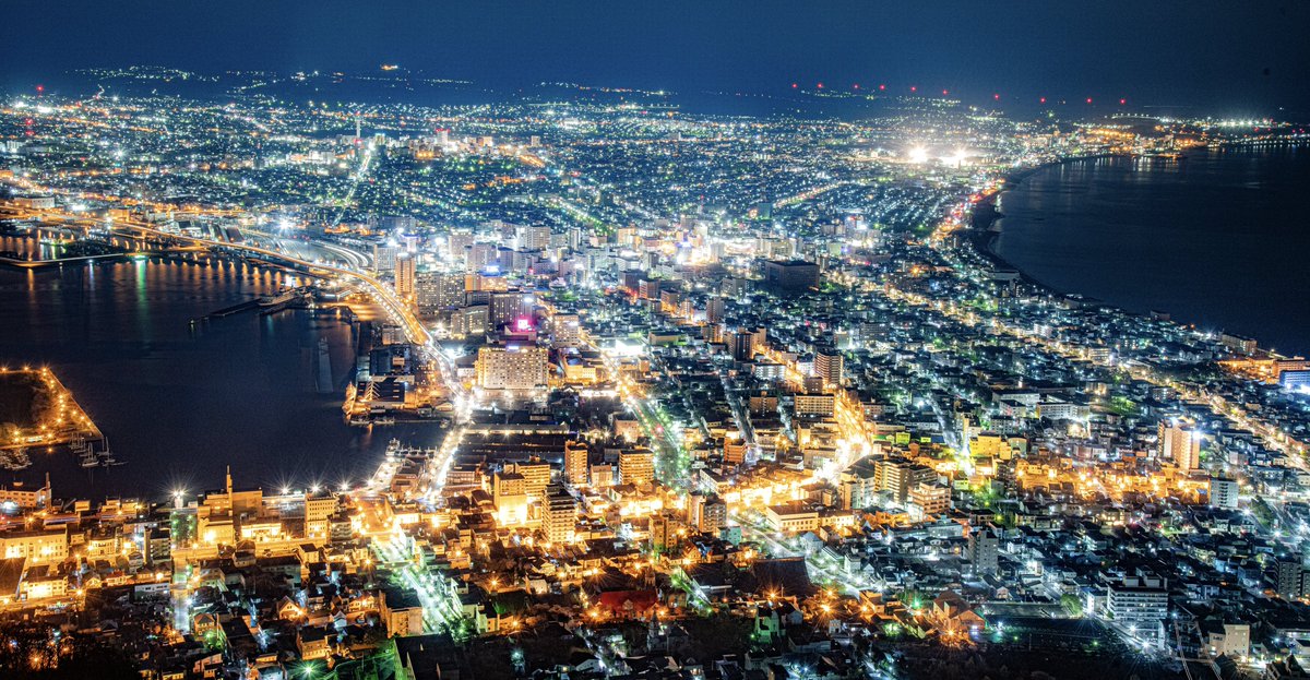haskap1017's tweet photo. 函館山から見た夜景が宝石のような美しさでした https://t.co/ETpXMebCmX