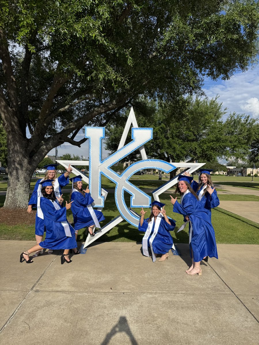 KilgoreSoftball's tweet photo. Congratulations to our 6 spring graduates!💙🤍

#DAWGMentality #AlwaysARanger https://t.co/wHmC1UbqYB