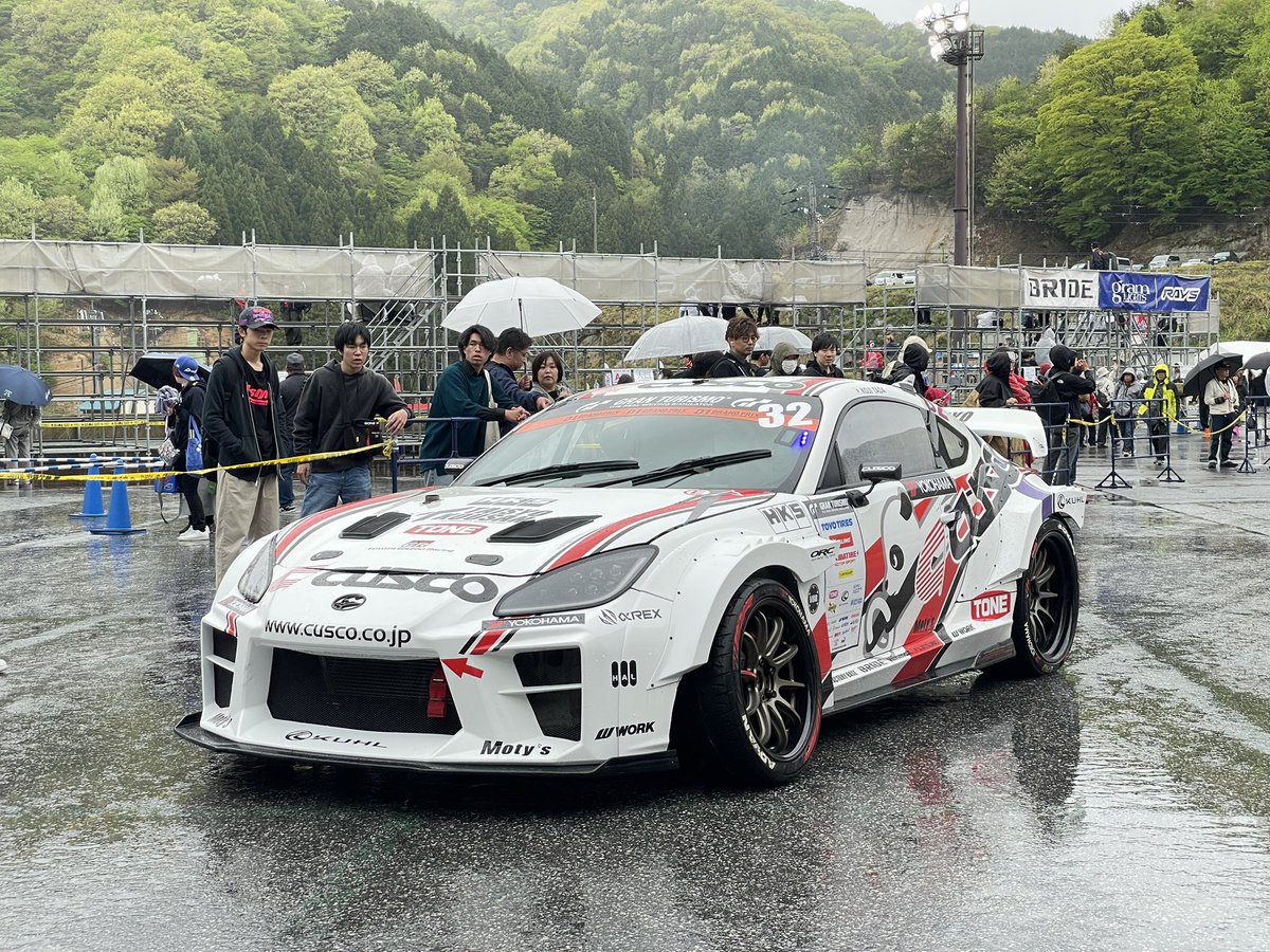 GRAN TURISMO D1GP第1戦奥伊吹。 CUSCOカラーのGRカローラは、昨年のD1