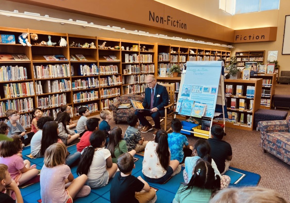 Ridgeview Elementary (@rv_panthers) on Twitter photo Mayor Bacon came to read to our 1st Grade Panthers and gave them a book to add to their home library! <a href="/olatheschools/">Olathe Public Schools</a> Mayor Bacon came to read to our 1st Grade Panthers and gave them a book to add to their home library! <a href="/olatheschools/">Olathe Public Schools</a>