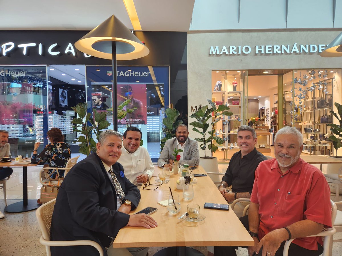 Nuestro comitté de Revisión y Control de calidad se reunió hoy, para discutir las recomendaciones al borrador de Guía para la Revisión, distribuído por la Junta Técnica de Contabilidad.