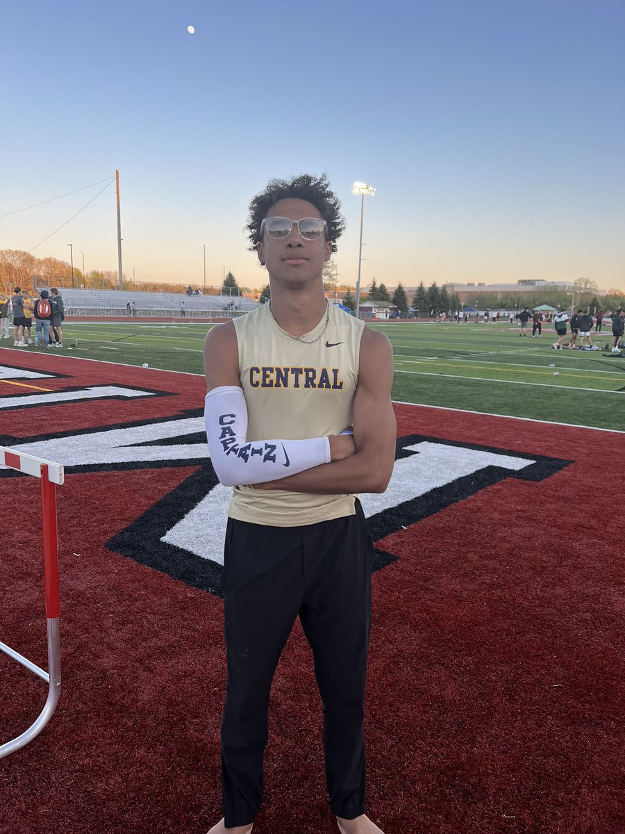 💪🏽⚡️LVC All-Conference⚡️💪🏽
                 <a href="/GlassKayin/">kayin glass</a> 
            400m - Runner Up