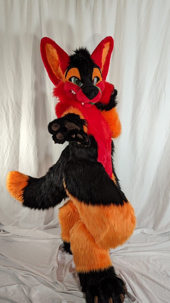 You're making me blush--all over 😊

#FursuitFriday