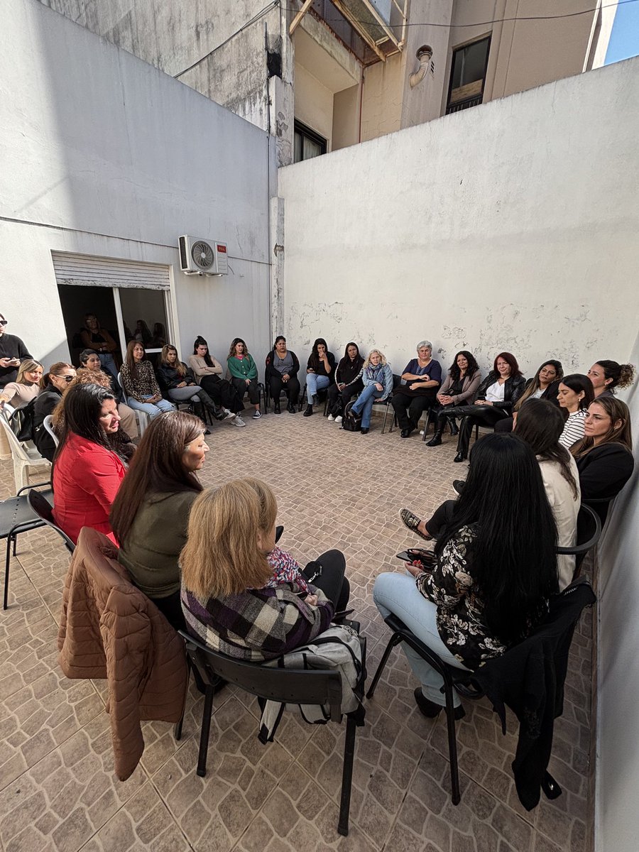 Hermoso encuentro con mujeres PRO de la tercera.
Pensando y trabajando en el futuro de nuestra provincia.

Gracias <a href="/LetiBontempo/">Leticia Bontempo</a> por la invitación.

<a href="/marusotolano/">María Sotolano</a> <a href="/PatoBontempo/">Patricia Bontempo</a>