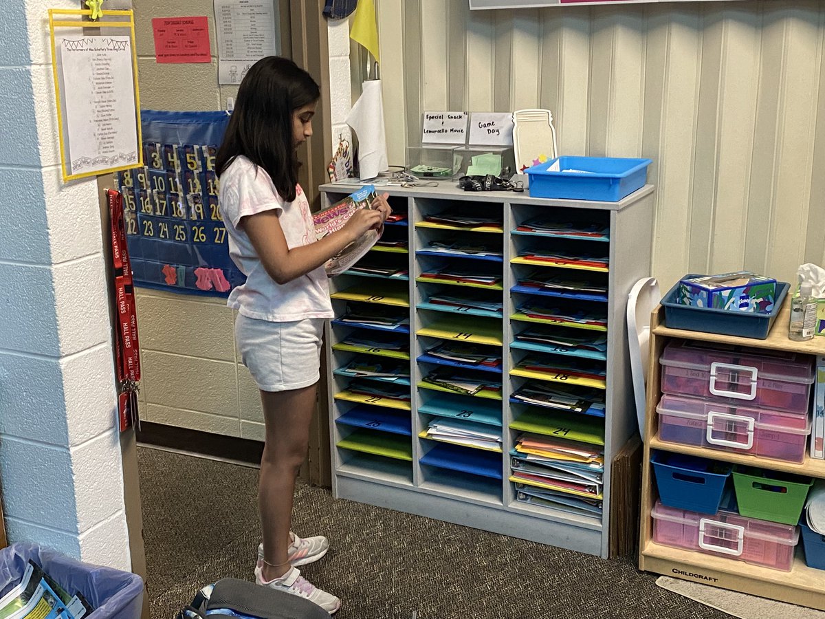 Mrs. Flessner tweet media