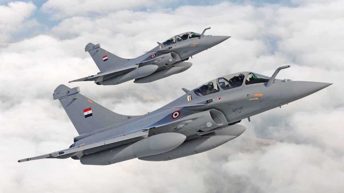 #IndiaPakistanWar
LCA Tejas launched attacks against Pakistan: Amidst the ongoing war with Pakistan, Light Combat Aircraft Tejas (LCA Tejas) has also come to the field to show its bravery. Sources say that for the first time Tejas is entering a war.