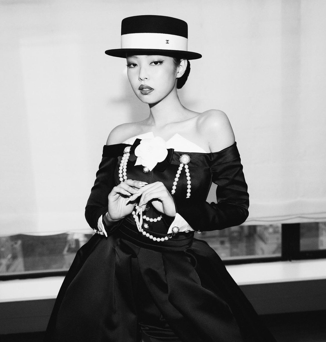 NovahAccess's tweet image. 𝐍𝖾𝗐 𝐔𝗉𝖽𝖺𝗍𝖾 › © 𝐎𝖿𝖿𝗂𝖼𝗂𝖺𝗅 ᴿᴾ 𝐀𝖼𝖼𝗈𝗎𝗇𝗍
 𝟚𝟘𝟚𝟝 • 𝗉𝗈𝗌𝗍𝖾𝖽 𝗈𝗇 𝗍𝗐𝗂𝗍𝗍𝖾𝗋!
📽️ › 𝗍𝖺𝗀: #TheErasMetRP

𝗡𝗼̈𝘃𝗮𝗵 𝗞. 𝗥𝗶𝘃𝗶𝗲́𝗿𝗲 (@almamalherida ) has just arrived at the Metropolitan Museum in New York for the Eras Met dressed in Chanel.