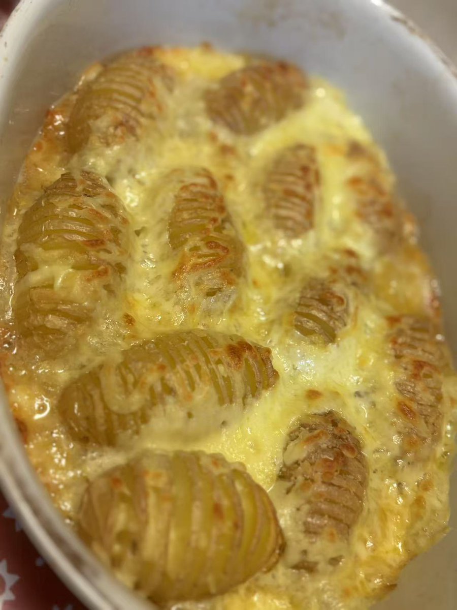 Cheesed all over my potato’s last night. 

It’s NZ cheese so <a href="/dairymanNZ/">DairyMan</a> will be happy!!