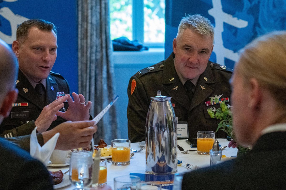 I_Corps's tweet image. "We're not just serving the region, we're part of it" - LTG McFarlane

I Corps CG joined local service members for a breakfast in Seattle ahead of #Seafair to highlight how I Corps drives @USArmy transformation and strengthens ties across the Pacific Northwest