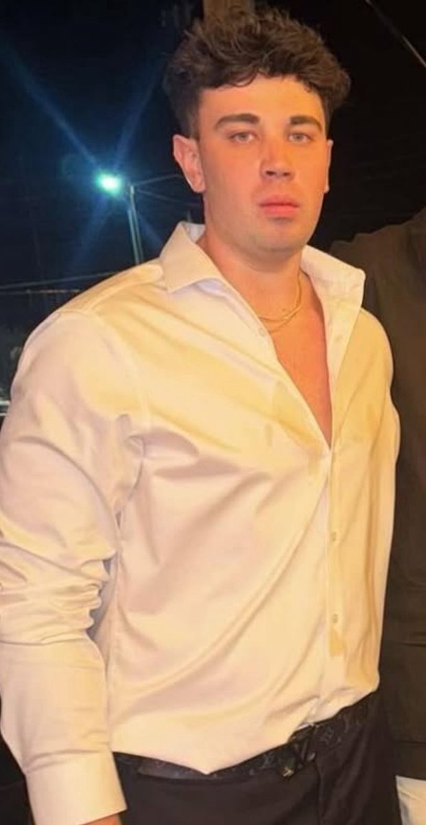 Ha. I remember my days of going to the date parties stag. That’s the look of a good ole Italian Stalian with a few missing legs. #concon