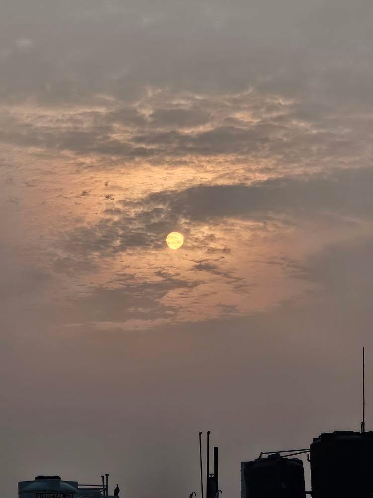DimriManvi's tweet photo. Porkis be like - bharosa kare paijaan ye missile h humne delhi blast kr diya h😭#IndiaPakistanWar https://t.co/hZVUCdA18j