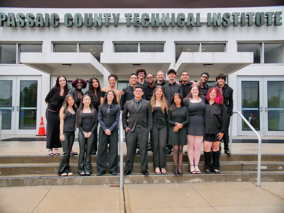 PCTIBands's tweet image. 🎶🎉 The PCTVS Spring Band Concert was a night to remember! From stunning solos to epic ensemble moments, our Concert &amp;amp; Jazz Bands wowed the crowd. 💛 Huge shoutout to the Class of 2025 seniors—your legacy of excellence and heart will never be forgotten! 🎓🌟 #PCTVS