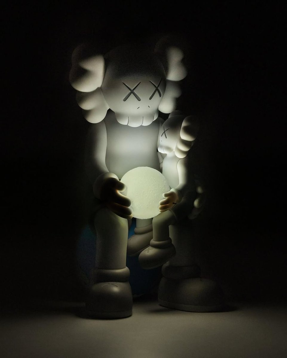 kawsさんのこけし Sculpture 5YL Companion grey from Kaws