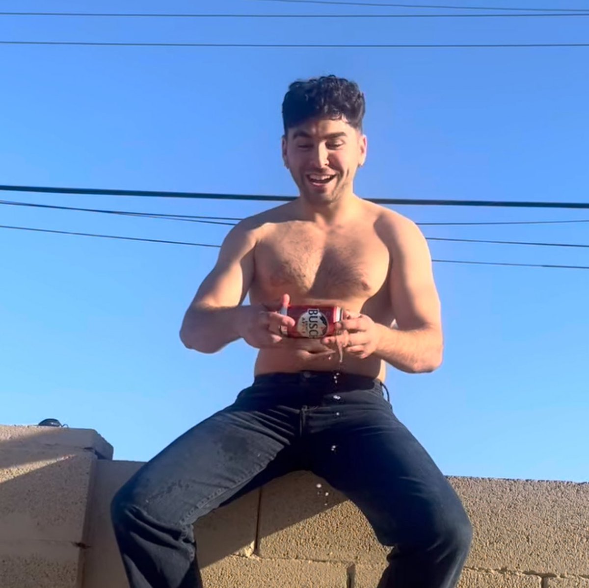 Ferda chant on the elli? #sittingonawall