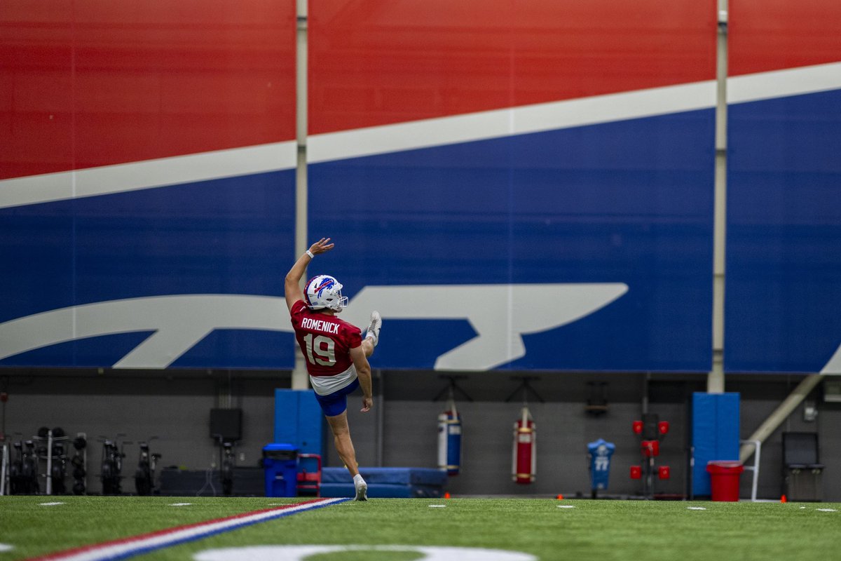 Duquesne Football (@duqfb) on Twitter photo From The Bluff to Buffalo
Kyle Romenick checks off Day 1 at <a href="/BuffaloBills/">Buffalo Bills</a> Rookie Minicamp β
From The Bluff to Buffalo
Kyle Romenick checks off Day 1 at <a href="/BuffaloBills/">Buffalo Bills</a> Rookie Minicamp β