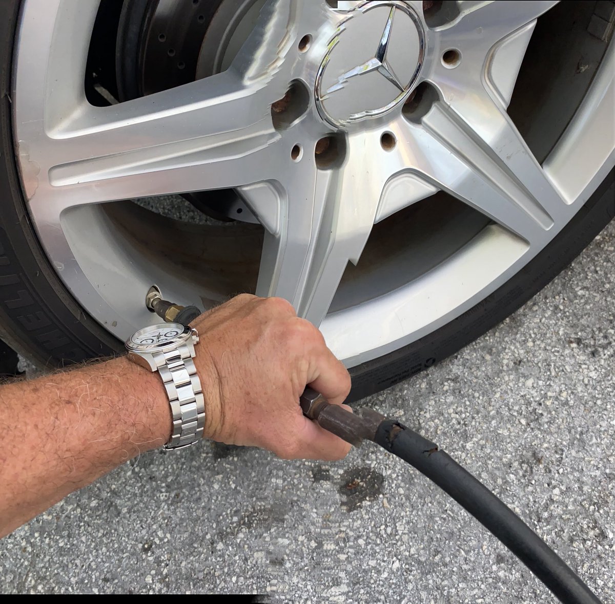 RacingToDisney's tweet photo. Not gonna lie. This slow air leak in the right rear is pissing me off. #SL550 https://t.co/MAYl3ffyf6