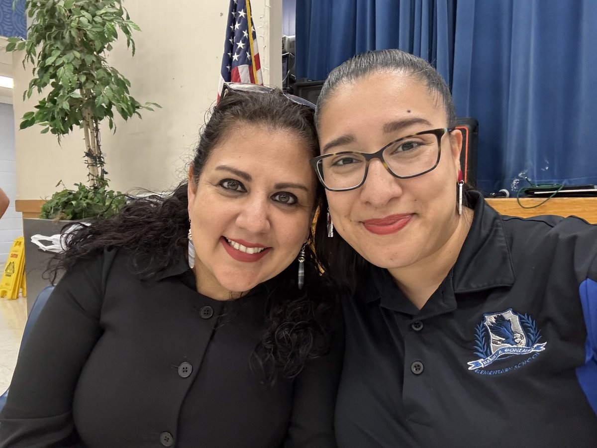 Diana Vargas (@mrsdianavargas) on Twitter photo Thank you for the opportunity to be highlighted for my passion and love of teaching! I am grateful to have la familia HBG and EISD support the work I do for our students! <a href="/EISDofSA/">Edgewood ISD</a> <a href="/CanalesItzamara/">Itzamara Canales</a> <a href="/TAMUSanAntonio/">Texas A&M University-San Antonio</a> <a href="/MonikaRobinson_/">Monika Robinson</a> <a href="/RaquelReads77/">Raquel Rodriguez</a> <a href="/MelPerezAP/">Melanie L Perez</a> <a href="/caustica76/">Charlie Pena</a> Thank you for the opportunity to be highlighted for my passion and love of teaching! I am grateful to have la familia HBG and EISD support the work I do for our students! <a href="/EISDofSA/">Edgewood ISD</a> <a href="/CanalesItzamara/">Itzamara Canales</a> <a href="/TAMUSanAntonio/">Texas A&M University-San Antonio</a> <a href="/MonikaRobinson_/">Monika Robinson</a> <a href="/RaquelReads77/">Raquel Rodriguez</a> <a href="/MelPerezAP/">Melanie L Perez</a> <a href="/caustica76/">Charlie Pena</a>