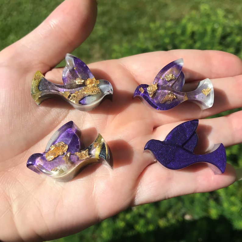 QRT with something purple

etsy.com/listing/826223…