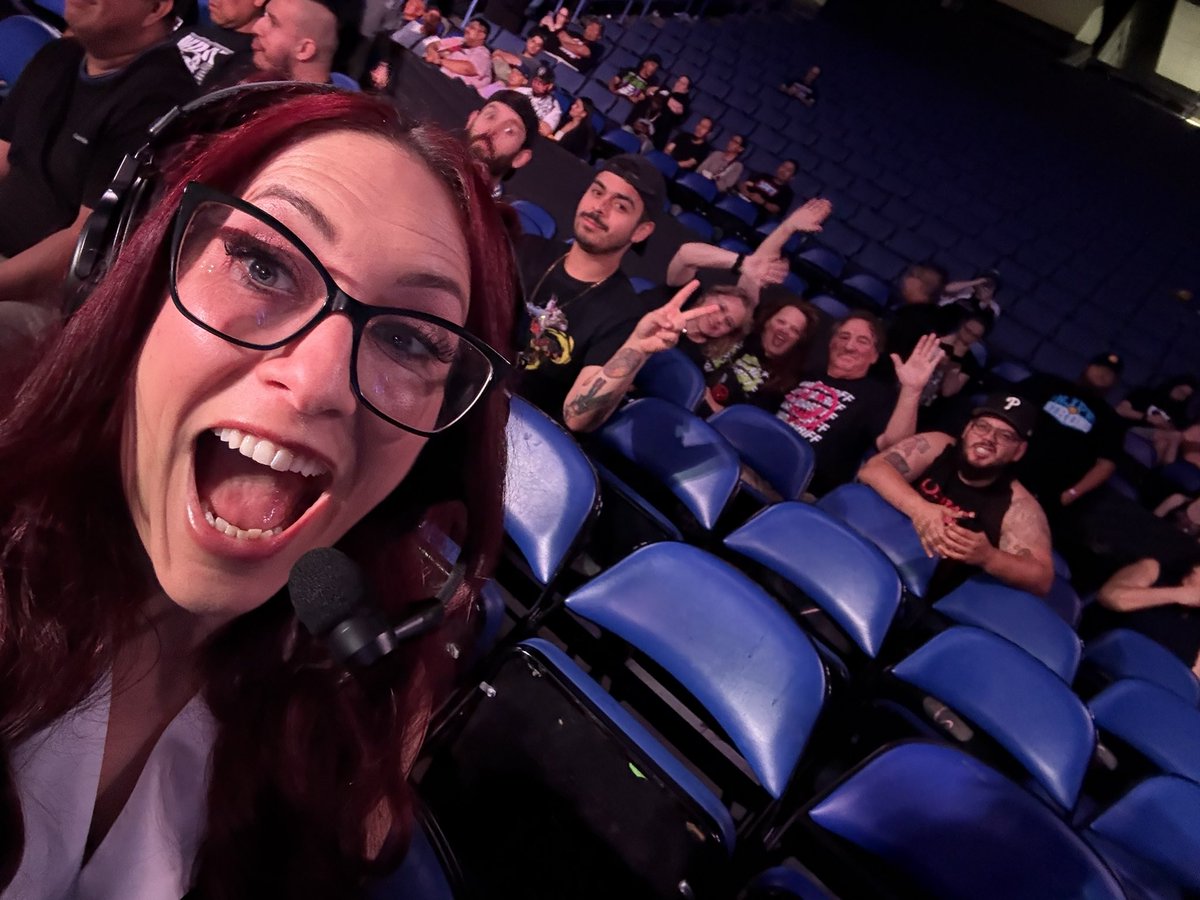 itsvedatime's tweet image. @mattvanda209 Official Vandagriff Cheering Section in da house