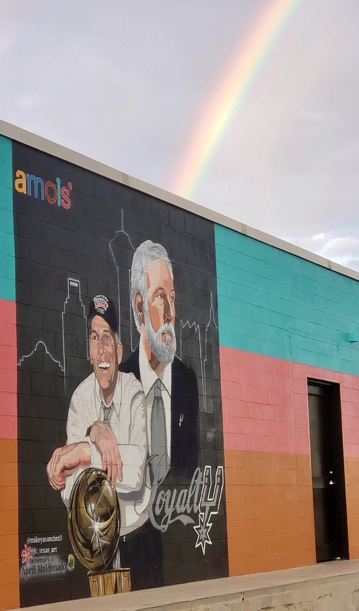 A rainbow 🌈 spotted shining over El Jefes Mural. #popovich  #eljefe #mural
📸: Michael Sanchez