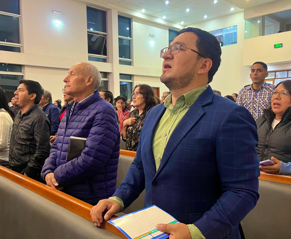 📍Desde la IASD de Ñaña ⛪️, damos inicio al Encuentro de líderes de Grupos Pequeños y Directivas de Ministerio Personal 🫂, Pr. Christian Tello, departamental de MiPes de #UPN tiene en este programa especial para nuestro líderes de nuestro campo. 👏🏻📖
#APCE #RID #Evangelistas