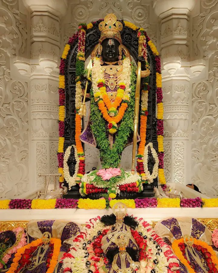 जय श्री रामलला जी 🍂🌸🌺💝
ब्रह्म मुहूर्त में सुबह उठते ही सर्वप्रथम करिये कौशल्या सुत, दशरथ नंदन,अयोध्या नाथ, श्री राम लला जी के अद्भुत लौकिक दिव्य दर्शन श्री अयोध्या धाम उत्तर प्रदेश से
दास हेमंत 
१०/०५/२०२५ शनिवार 
 🌿☘️🌻🪷🌷💌🌷🌹🪷🚩🥀
🛎️🌿जय रघुनन्दन जय सियाराम 🌿🛎️