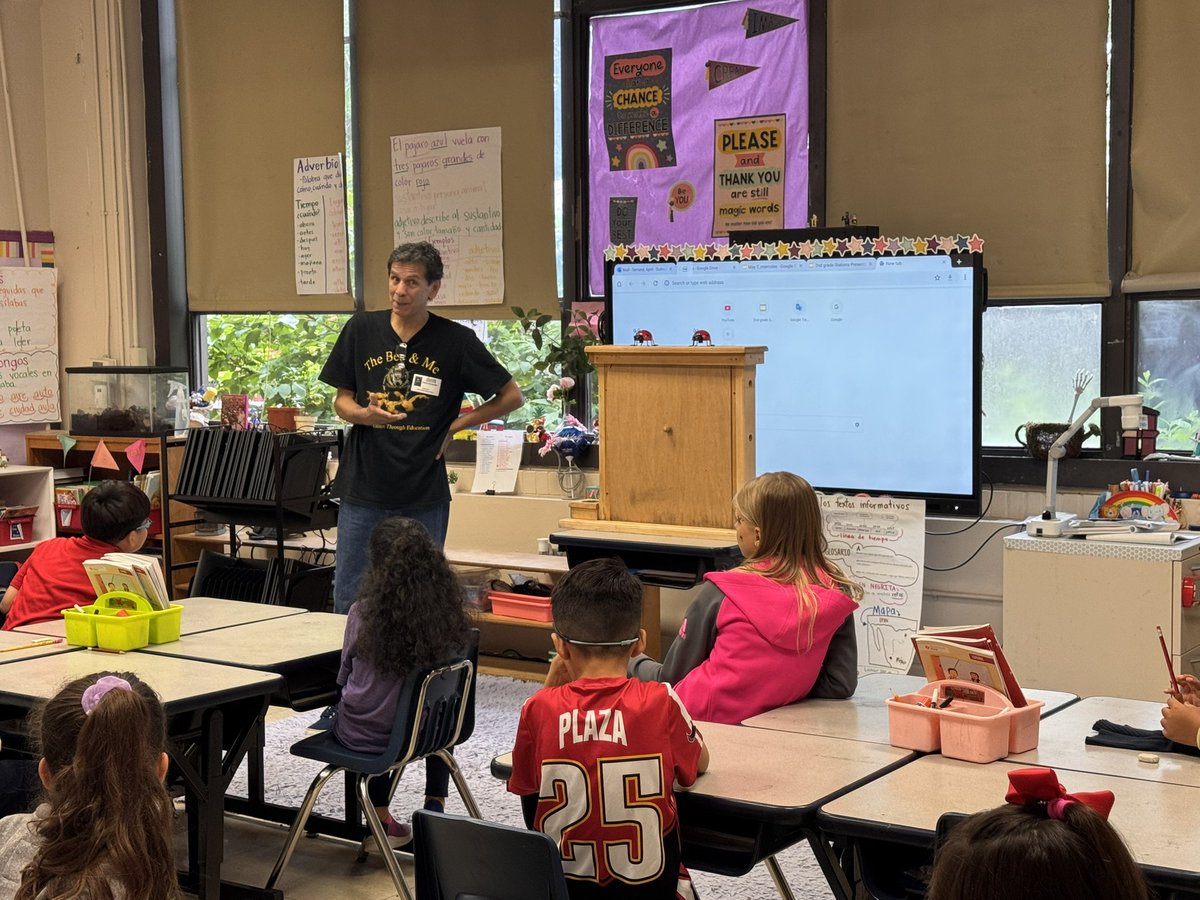 HelmsDLSchool's tweet photo. 🐝 The Bee and Me visited 1st-5th grade students this week, providing students with an experience about the importance of honeybees! 🐝 

Ask your child what they learned!

Thanks to  PTA for coordinating this learning opportunity! 🐝 

https://t.co/vRiP0TBmCz https://t.co/OC8fOEa0Jr