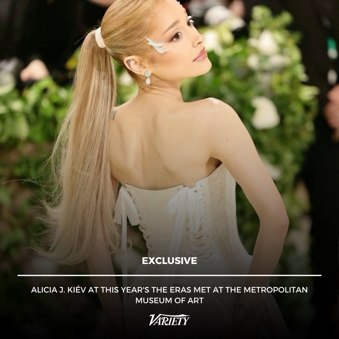 𝗩𝖺𝙧𝗂𝗲t𝘆 ᴿᴾ
+ content in #VarietyRP
𝗘͟𝘅͟𝗰͟𝗹͟𝘂͟𝘀͟𝗶͟𝘃͟𝗲͟ • Review • Interviews • More

🗞️  𝘕𝘦𝘸𝘴: 𝗔𝗹𝗶𝗰𝗶𝗮 𝗝𝗼𝘀𝗲𝗽𝗵𝗶𝗻𝗲 𝗞𝗶𝗲́𝘃 (<a href="/ByGraces_/">𝖠𝗅𝗂𝖼𝗂𝖺; ⋆</a>) arrives at this year's <a href="/TheErasMetRP/">ꔋ𝘩𝗲 𝗘𝙧𝖺𝙨 𝝡𝗲t ᴿᴾ</a> at the Metropolitan Museum of Art.