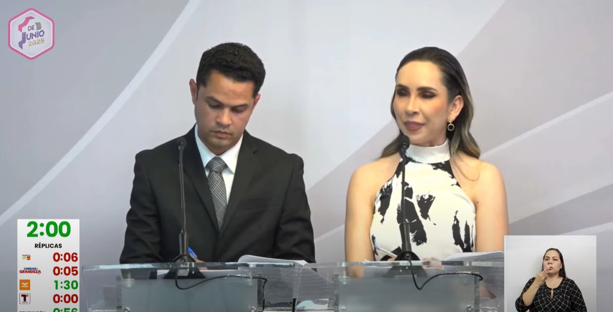 . #Durango
Ya está el debate de los candidatos a la alcaldía del <a href="/DurangoCap/">Municipio de Durango</a>. Lo modera la "periodista" oficialista traficante de influencias del canal 10, incondicional del narcogobernador priista <a href="/EVillegasV/">Esteban Villegas V.</a>. Muy mal por el <a href="/IEPCDurango/">IEPC Durango</a>.

<a href="/INE_Durango/">INE Durango</a>
<a href="/INEMexico/">@INEMexico</a>