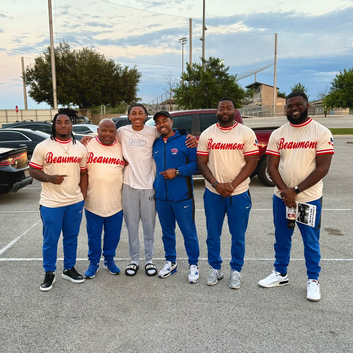 West Brook Hoops (@westbrookhoops_) on Twitter photo One final round of applause for <a href="/FutureTj12/">Tj Satcher</a>, who closed out an incredible high school career by representing West Brook one last time in the TABC All-Star Game. What a journey—what a legacy!
#BruinProud x #ForTheWestSide ❤️🐻💙 #TABCAllStar One final round of applause for <a href="/FutureTj12/">Tj Satcher</a>, who closed out an incredible high school career by representing West Brook one last time in the TABC All-Star Game. What a journey—what a legacy!
#BruinProud x #ForTheWestSide ❤️🐻💙 #TABCAllStar