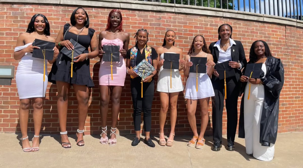 TreTilJon's tweet image. My 25th graduating class at Tyler Junior College. These players are high academic, adversity trained, and proven to never give up. Their best is ahead of them, and they leave TJC armed for battle. Prayed up and slayed up the are ready to play up, Go Apaches. #Tillisaboutit