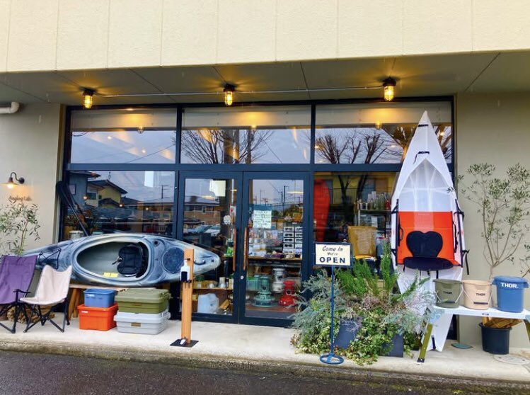 u_hiroc's tweet image. こんにちは。
先日ご案内したＴシャツ。今回素敵な出会いがあって、#福島市 丸子の #アウトドア雑貨店 Analog lab さんで、少量ですがＴシャツを置いていただける事となりました。
とてもオシャレな店舗で大変恥ずかしいのですが是非ご来店頂ければと思います。
よろしくお願いいたします。
#analoglab