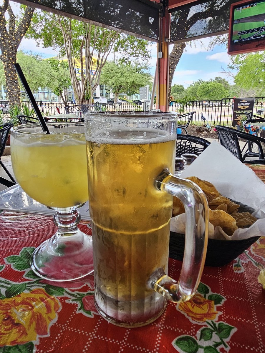 Hello Friday! Whew, what a week! 😬
#Texican