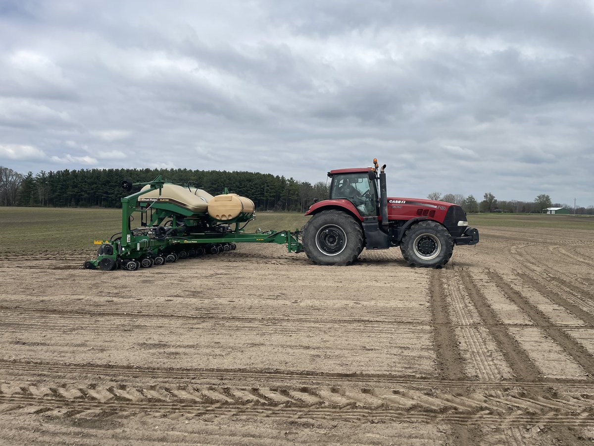 Breaking ground with the new Great Plains PL5700 for the first time—couldn’t ask for a better start to the season. Let’s get those acres in! #Plant2025 #AgTwitter #FarmerLife #CornPlanting 🚜🌾 #AgTech #Farming #PrecisionAg #kubotacanadadealerag <a href="/KubotaCanadaLtd/">Kubota Canada</a> <a href="/southpointequip/">Southpointeq</a>