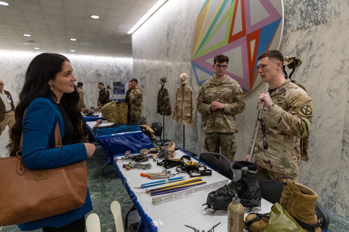 Honoring the legacy of the Army’s most-deployed division! 10th Mountain Division leaders visited the New York State Capitol on May 8 for #10thMountainDivisionDay, strengthening ties with state leaders and the people of New York. 📸 👉🏻 tinyurl.com/Flickr10thMTND…
#ClimbToGlory