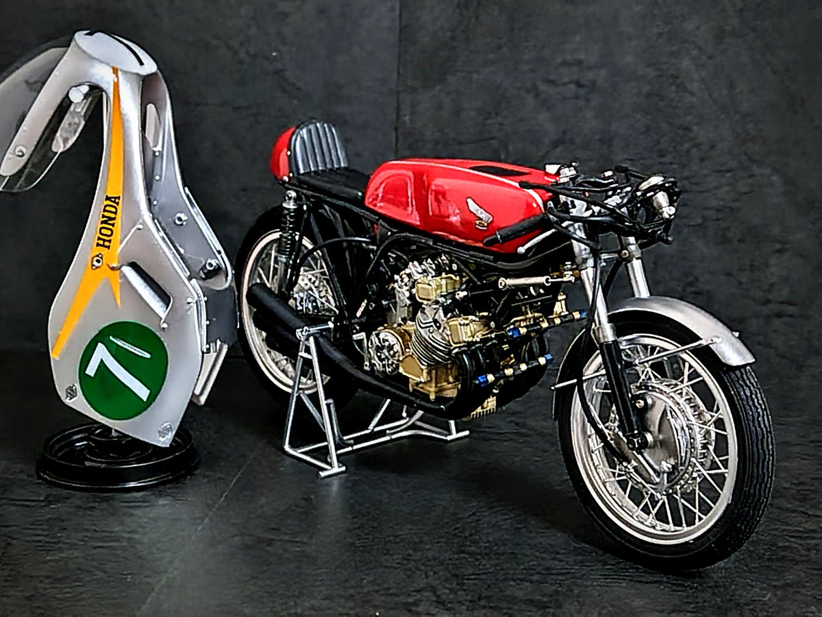 koguma76390281's tweet photo. Honda RC166完成
時間かかったけど、すごく楽しい作りでした
#rc166
#プラモデル
#バイクプラモデル https://t.co/SwhmOhiWOG